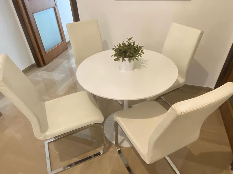 Caesar Apartment Bari Esterno foto